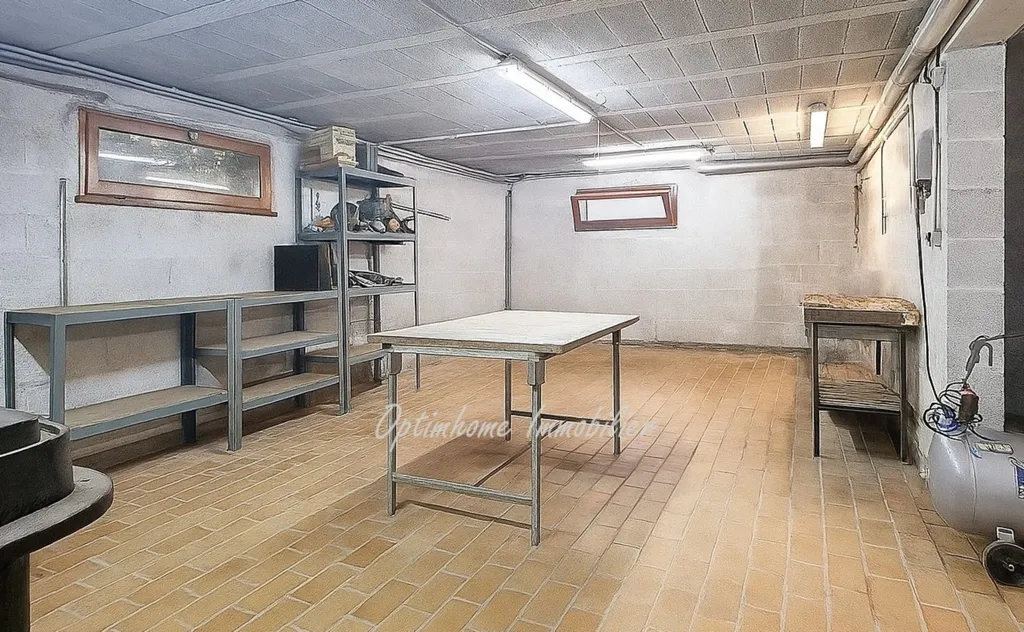 Buanderie - Maison de 6 Pièces avec Accès Rivière à Trémons