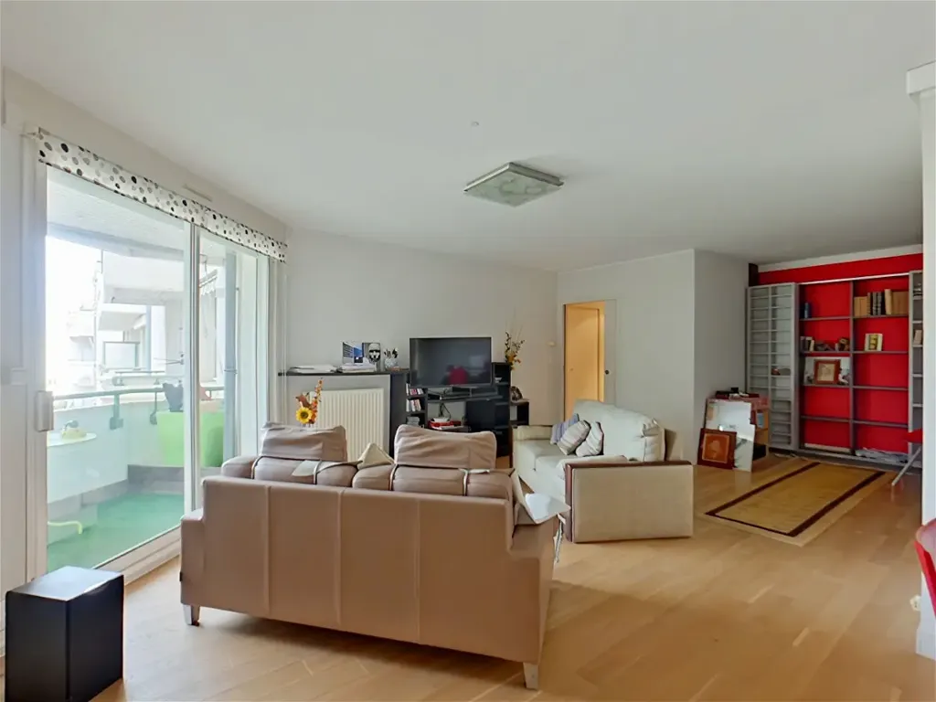 Séjour - Appartement 4 Pièces avec Garage à Tours