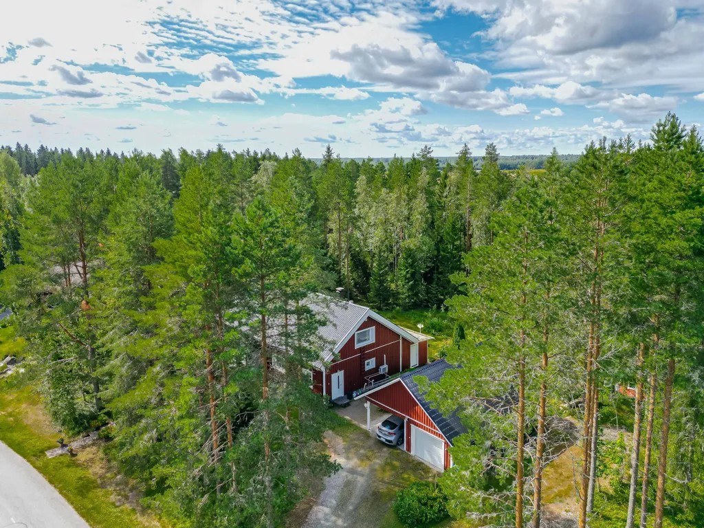 Õhuvaade - Spacious Detached House with Garden in Riskunmäki