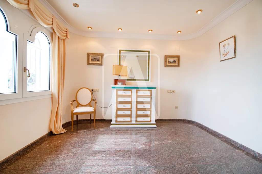 Bureau - Luxury Villa with Sea Views in Benissa