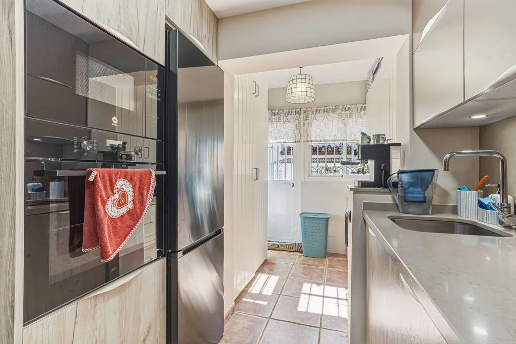 Cuisine - Corner Semi-detached with Pool in Las Lagunas
