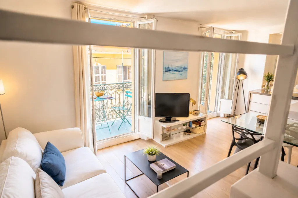 Elutuba - Duplex with Balcony and View in Nice Carré d'Or