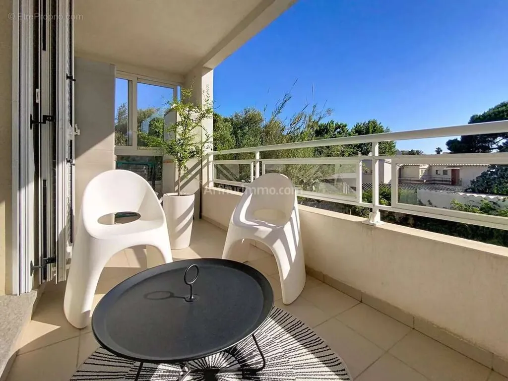 Rõdu - Spacious T4 with Terrace in Calvi Centre