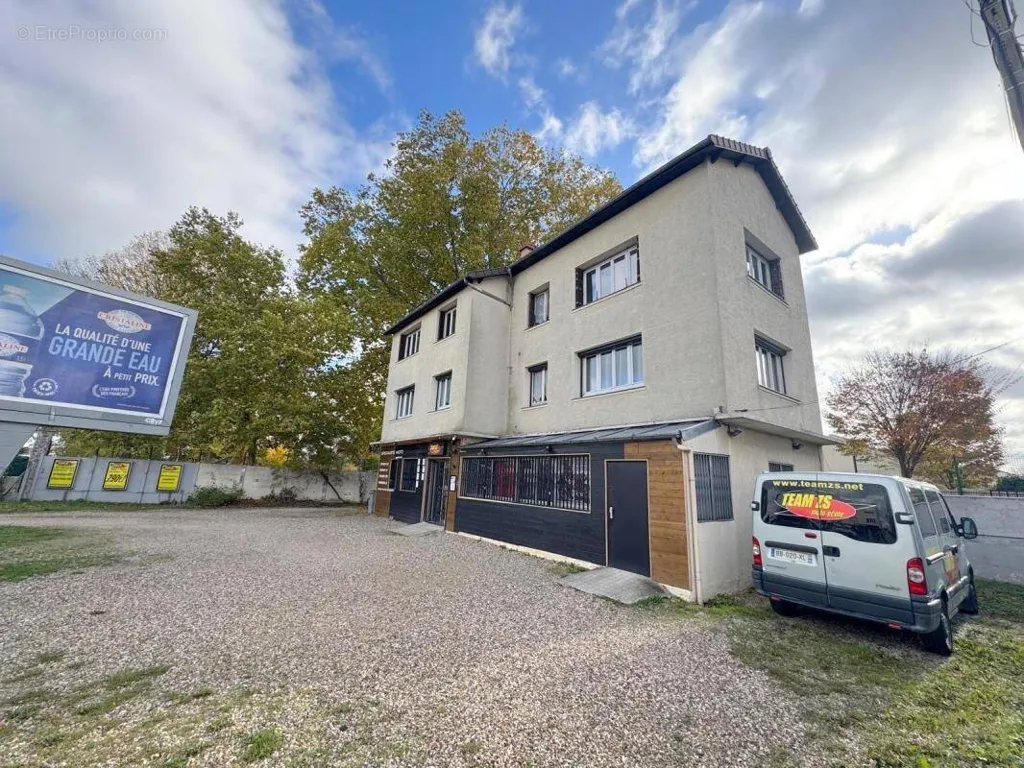 Extérieur - Immeuble avec Terrasse et Parking au Blanc-Mesnil