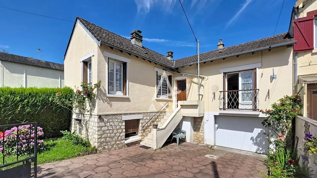 Exterior - House with Garden and Balcony in Châlette-sur-Loing