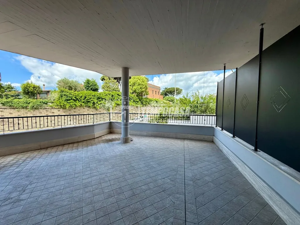 Terrass - Modernised Bilocale with Terrace in Rome