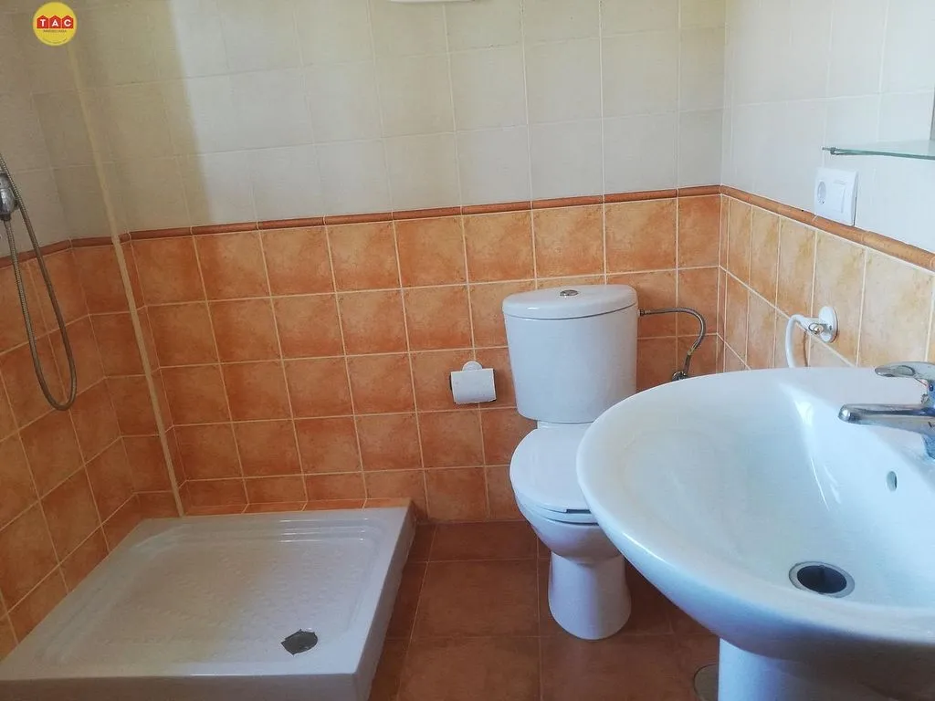 Salles de bain - Semi-Amuebled Adosado with Patio in Lepe