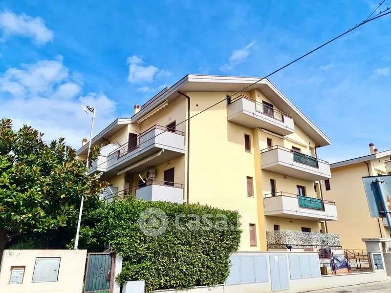 Esterno - Bright 2-Bedroom Apartment with Balcony in Pineto