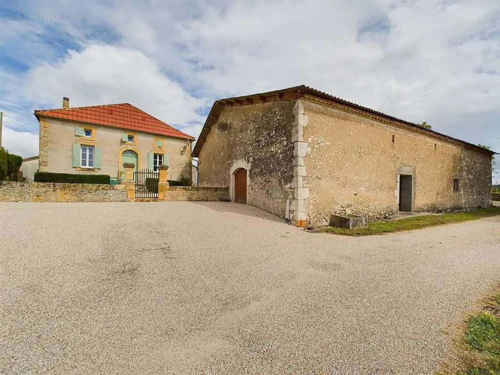 Esterno - Farmhouse with Pool in Vineyard Setting