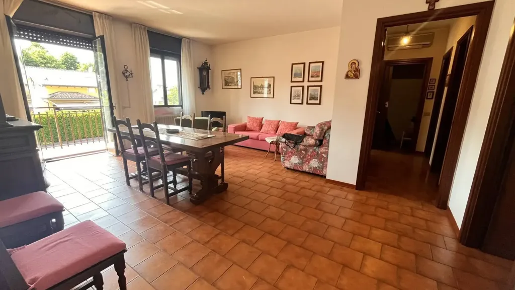 Söögituba - Spacious Trilocale with Balcony in Carpaneto Piacentino