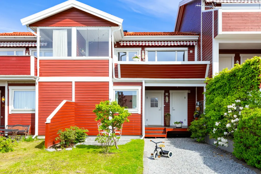 Exterior - Spacious Terraced House with Terrace in Quiet Area