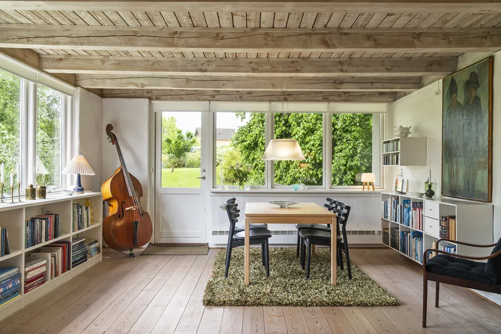 Bureau - Historic Villa with Garden in Svejstrup