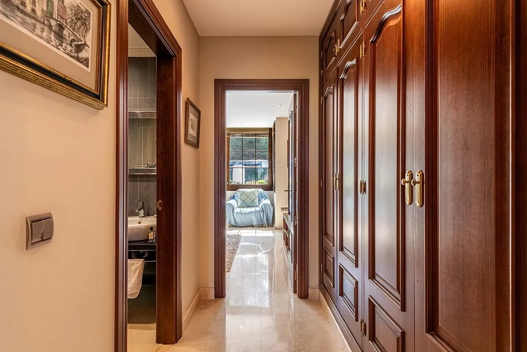 hallway_entrance