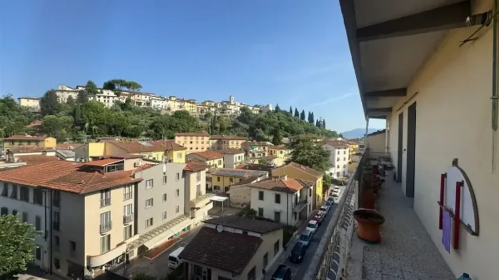 Balcon - Three-Bedroom Apartment with Terrace in Signa