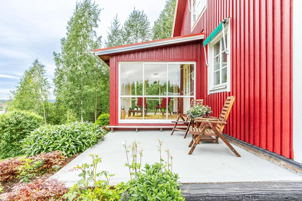 Terrasse - Charming House with Lake View in Röbjörkeby