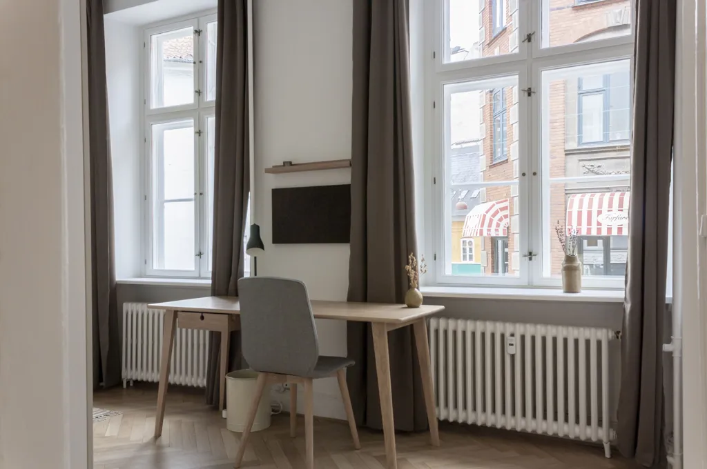 Bureau - Fully Modernised 6-Bedroom Flat in Copenhagen Centre