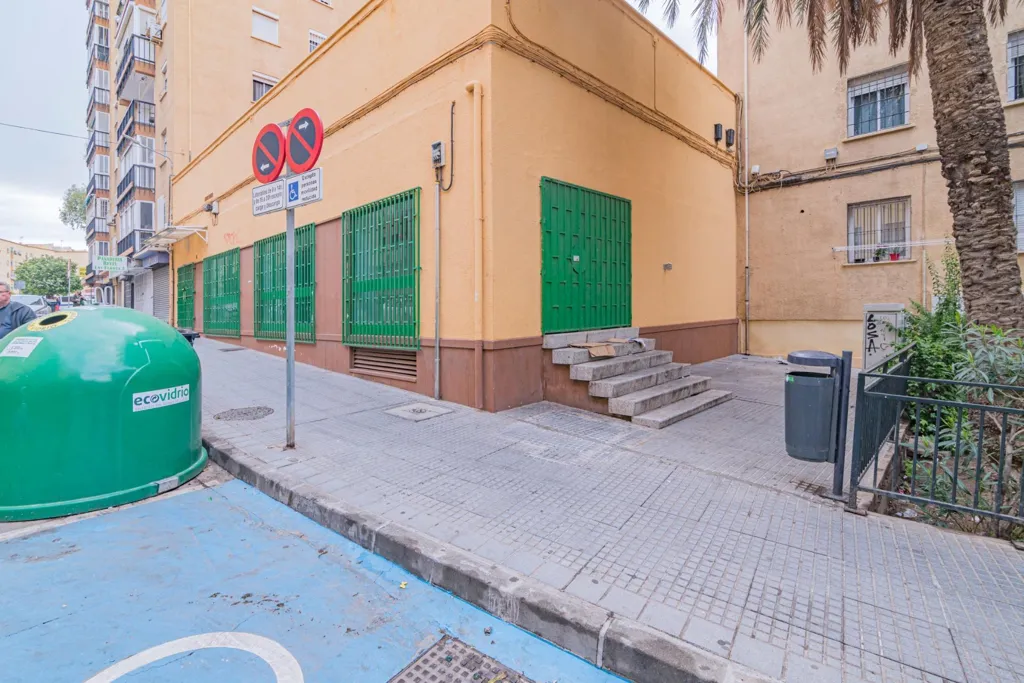 Extérieur - Edified Plot with Market in Málaga