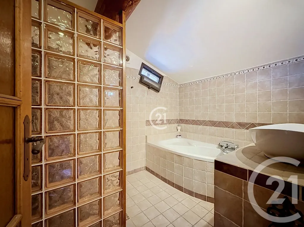 Vannitoad - Character House with Potential in Eyragues Centre