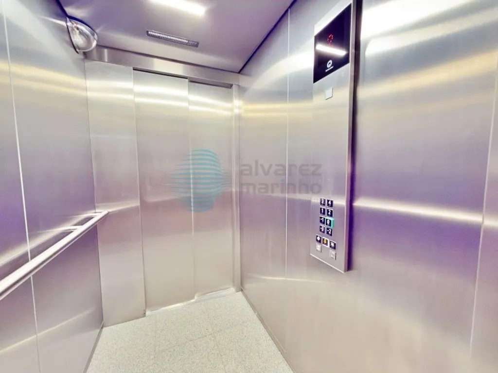 Hallway - Office with Air Conditioning in Campo Grande, Lisbon