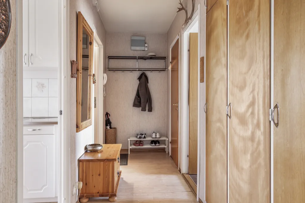 Esik - Well-Planned Apartment with Balcony in Tynnered