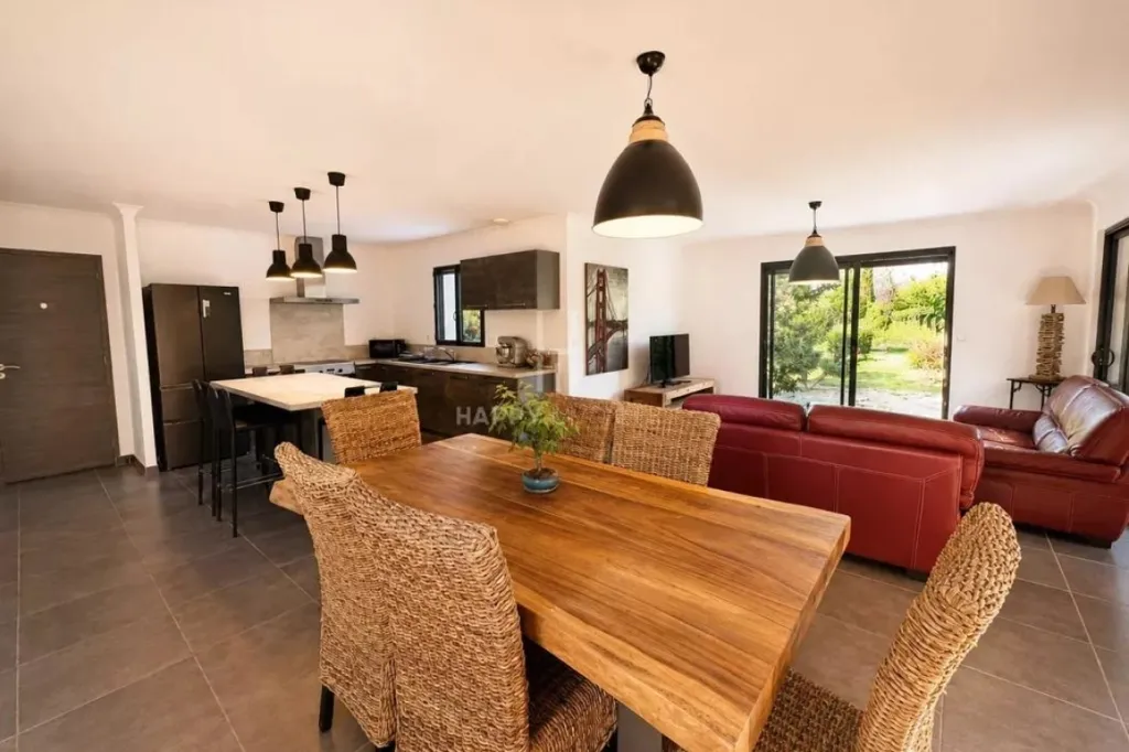 Salle à manger - Maison Moderne avec Terrasse à Paradou