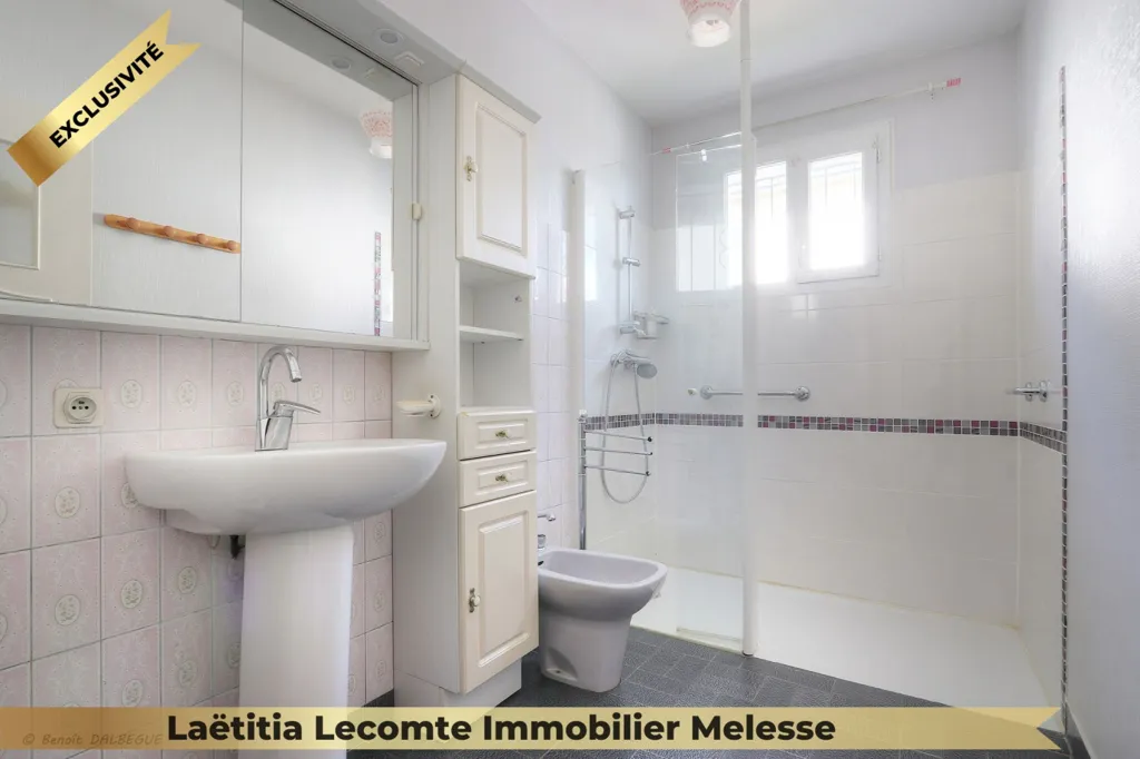 Salles de bain - Maison Plein Centre avec Terrasse à Melesse