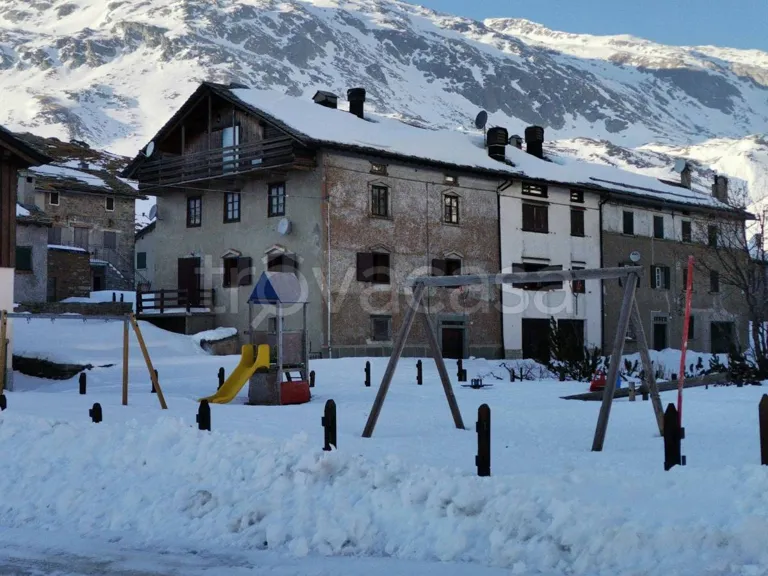 Furnished Apartment with Mountain View in Madesimo
