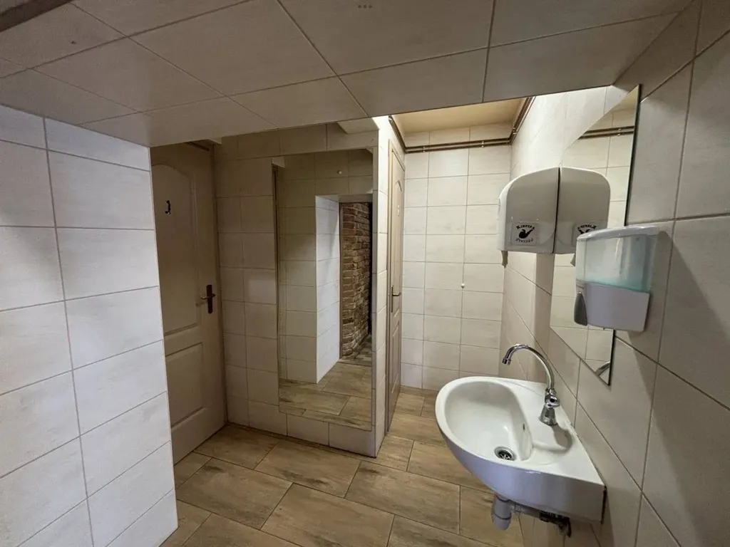 Bathrooms - Commercial Property with Restaurant in Békéscsaba