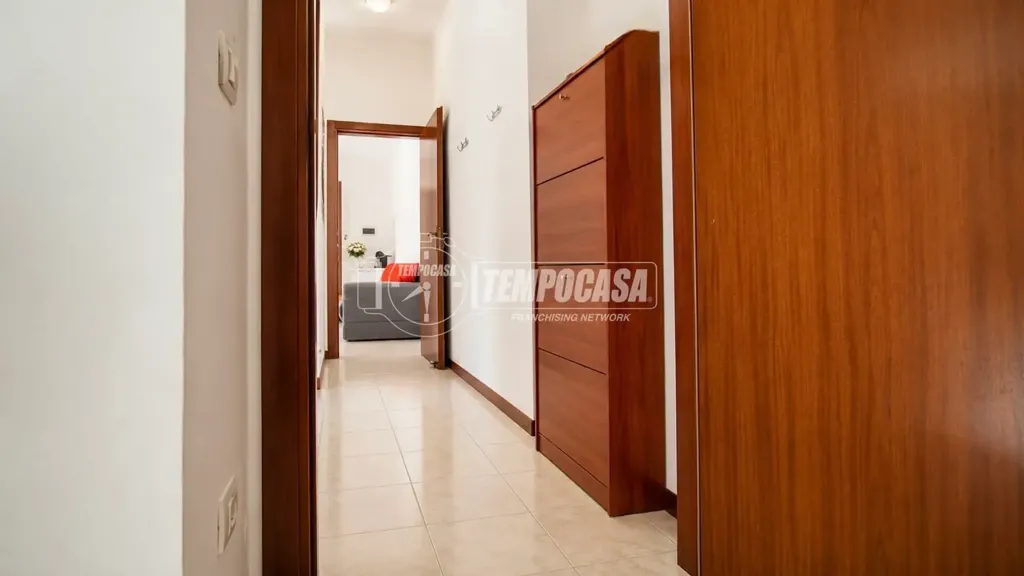Entrée - Bright Triplex with Balcony in Lugana, Sirmione