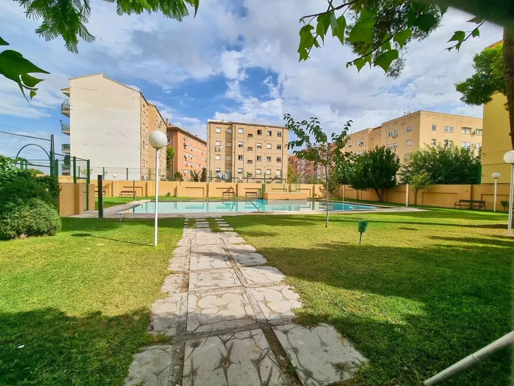 Piscine - VPO Flat with Pool in Bulevar, Jaén