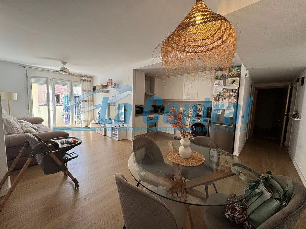 Dining Room - Bright Apartment with Open Plan in La Sénia