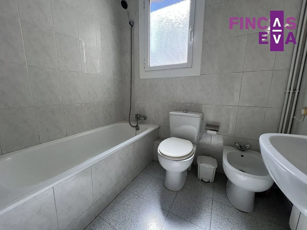 Vannitoad - Apartment with Parking in El Baix Guinardó
