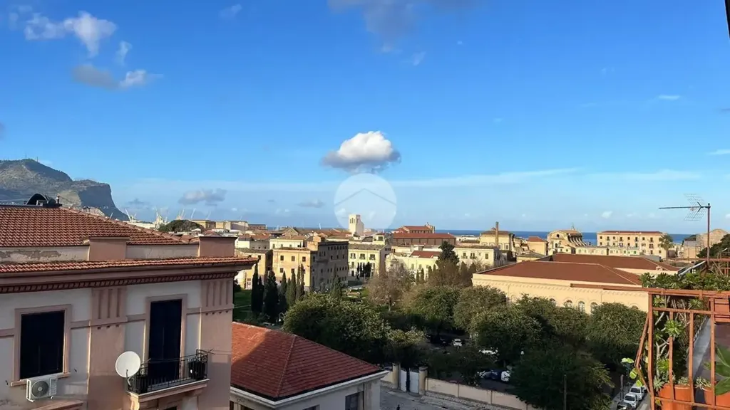 Balcon - Quadrilocale with Panoramic View in Palermo