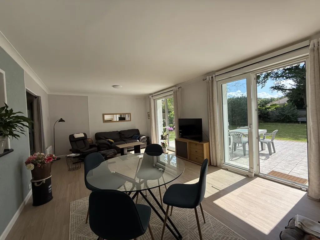 Salle à manger - Maison de Plain-Pied avec Jardin et Garage