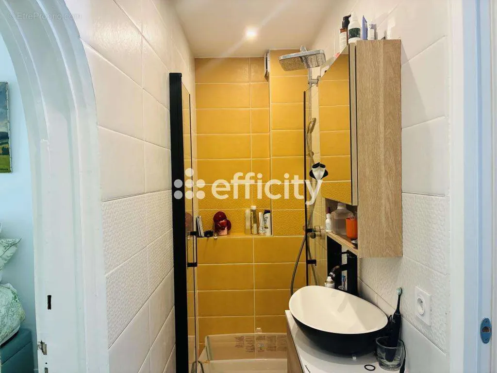 Salles de bain - Appartement avec Vue Cour dans le 10ème Arrondissement de Paris