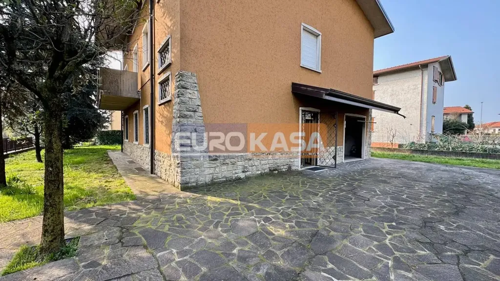 Extérieur - Villa with Garden in Osio Sopra