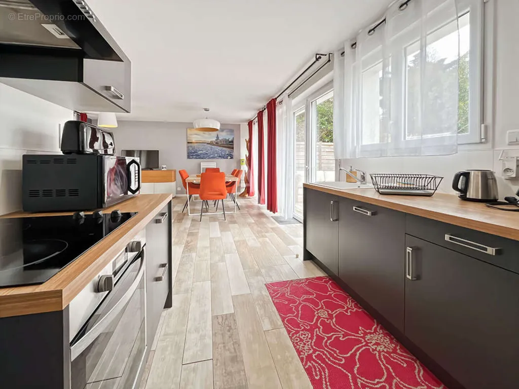 Köök - Renovated House with Spa near Forest and Beach