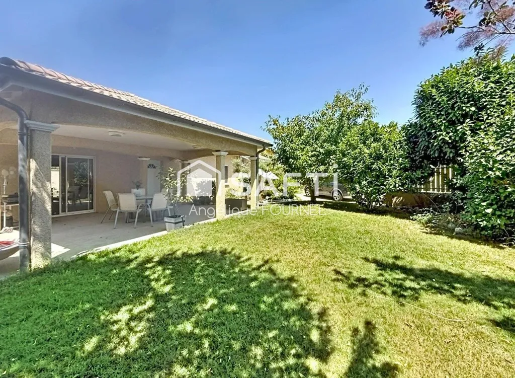 Aed - Villa with Pool in Luzinay Village Centre
