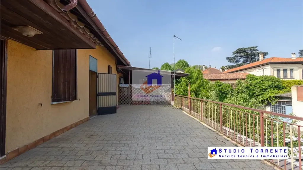 Terrass - Bifamiliar Villa with Terrace in Cormano, Milan