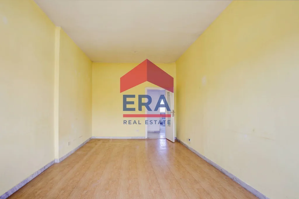 Pièces - Apartment to Renovate in Central Pomezia