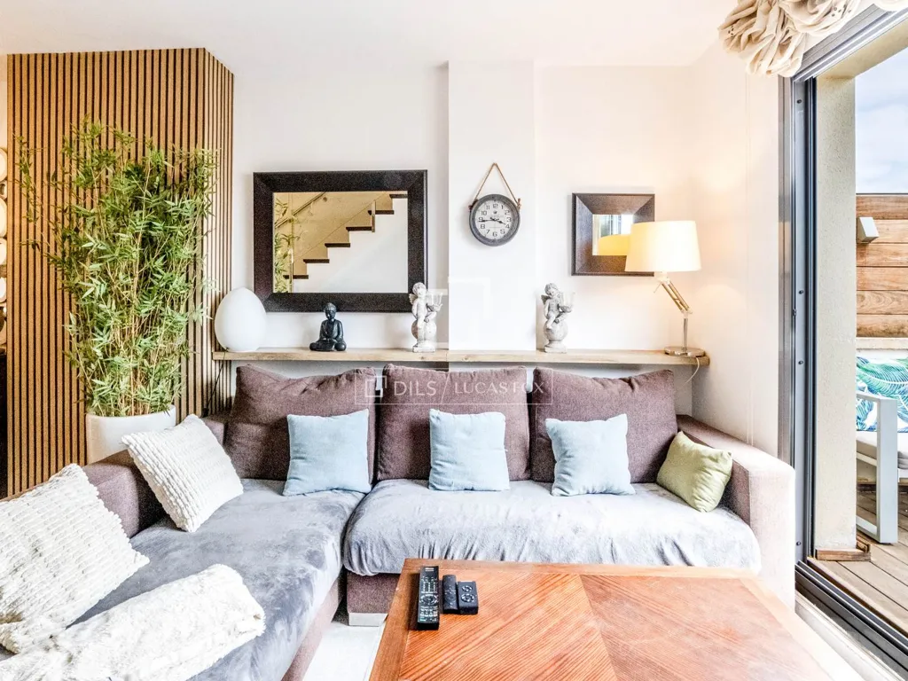 Elutuba - Modern Duplex Penthouse with Terraces in Sitges Centre