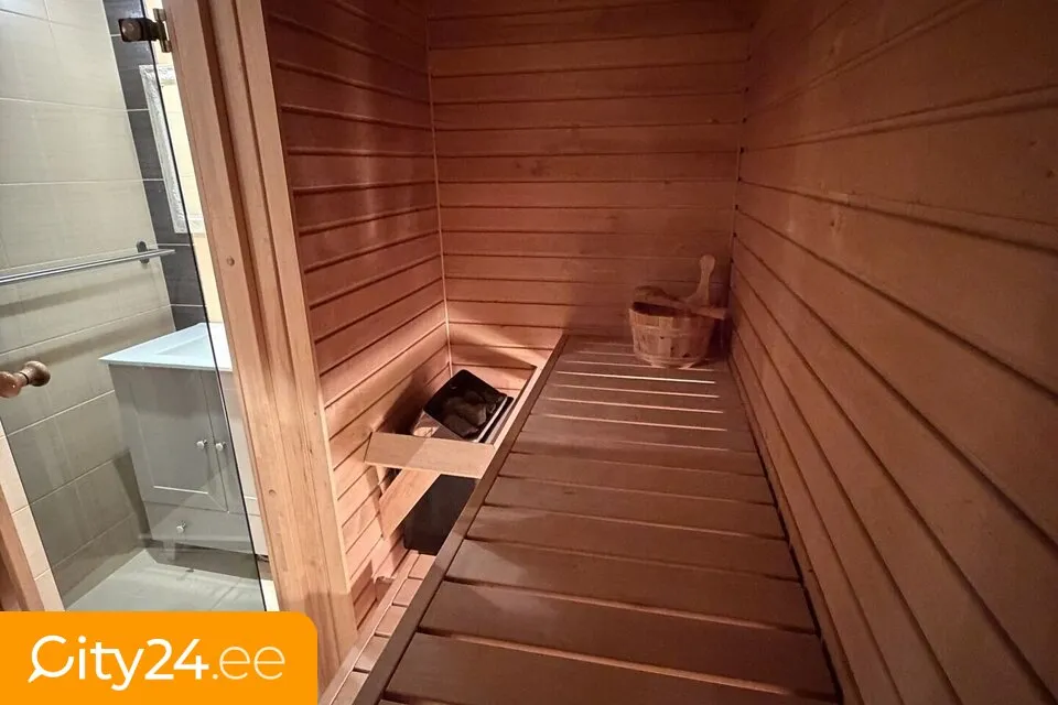 Pièces - Spacious Apartment with Sauna in Kadriorg