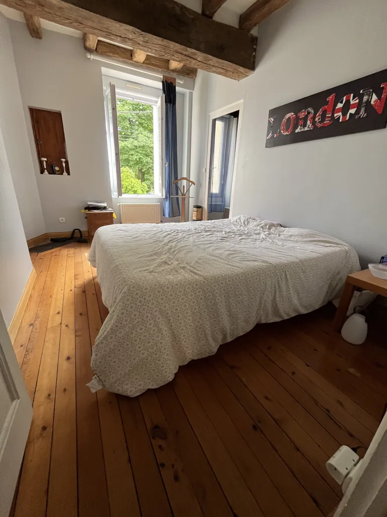 6-toaline maja asukohas Thouars