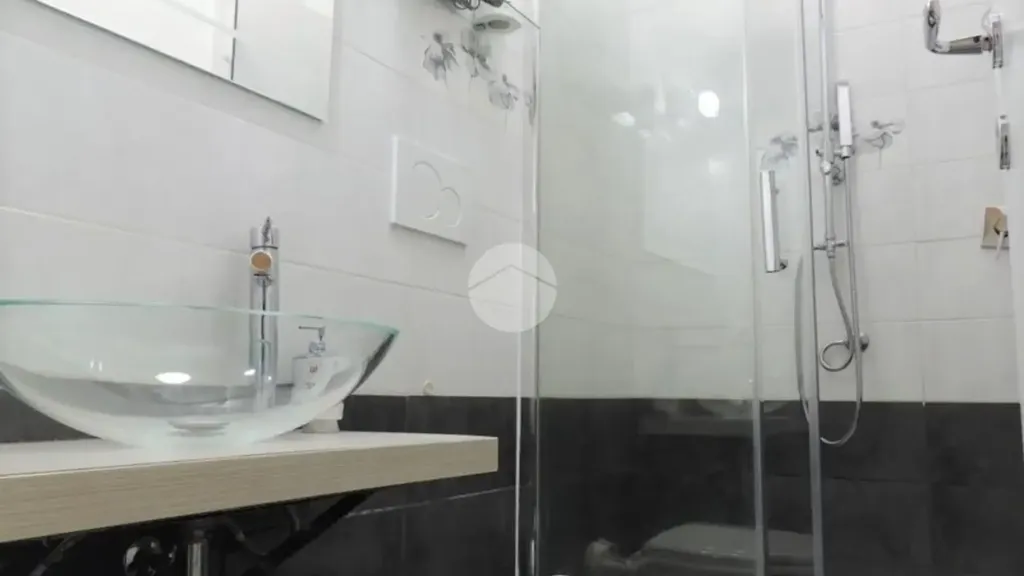 Salles de bain - Four-Bedroom Apartment in Historic Building, Rome