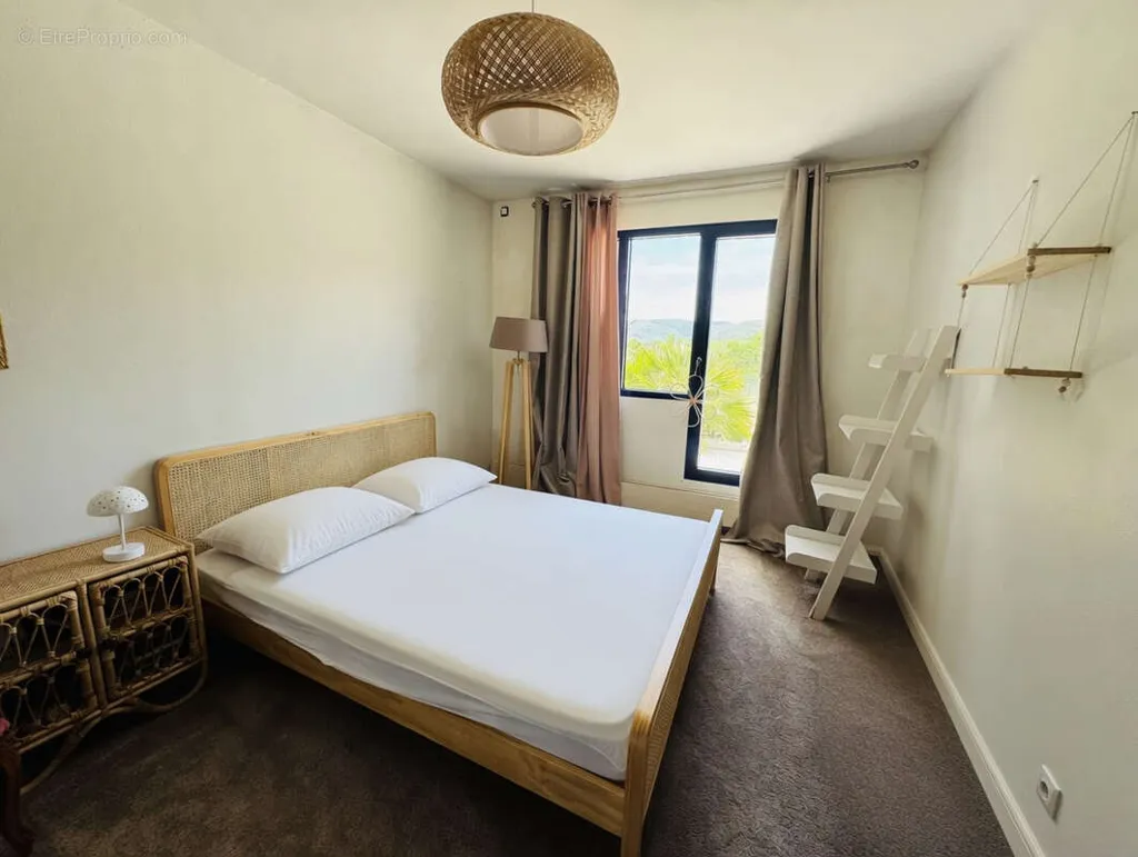 Chambres - Villa Contemporaine avec Piscine et Vue Dégagée