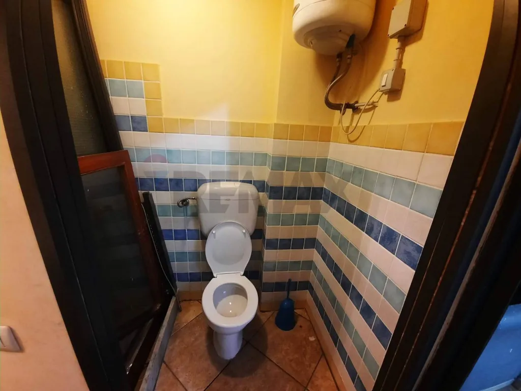 Bathrooms - Warehouse with Commercial Potential in Bagheria