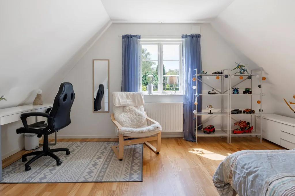 Magamistoad - Traditional-Style Villa in Äspö Kyrkby