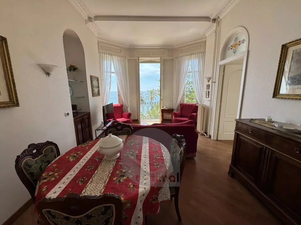 Salle à manger - Appartement en Bord de Mer avec Balcon à Menton