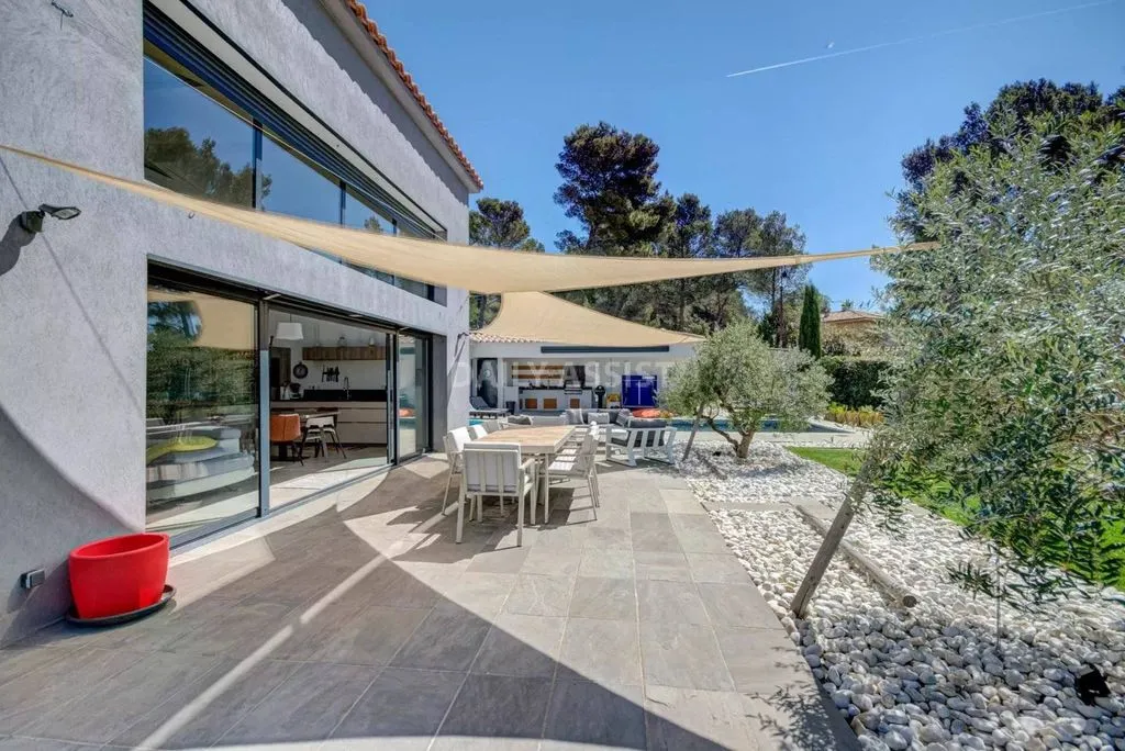 Terrass - Luxury Villa with Pool in Saint-Marc-Jaumegarde
