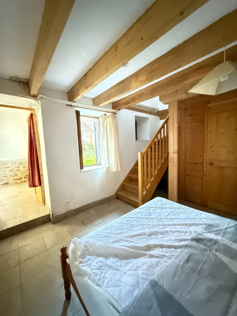 Chambres - Maison en Pierre avec Cour Intérieure à Bussière-Dunoise
